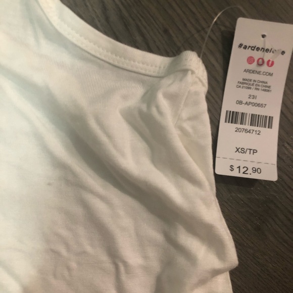 🤍3/25🤍White tank top! - Picture 3 of 5